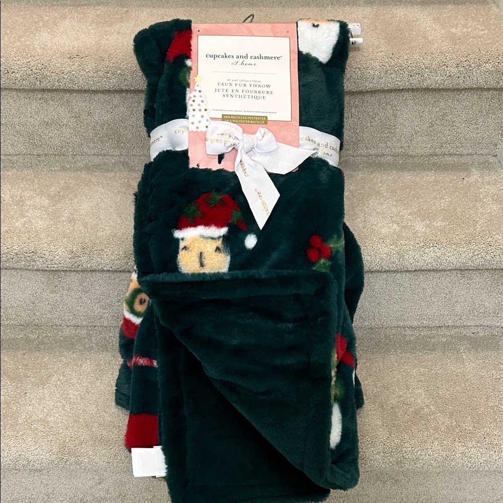 cupcakes & cashmere Festive Dark Green Throw Blanket